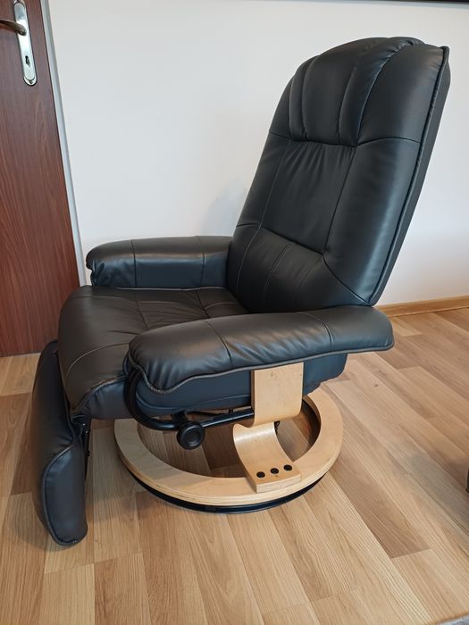 Fotel rozkladany z masażem i podnóżkiem
