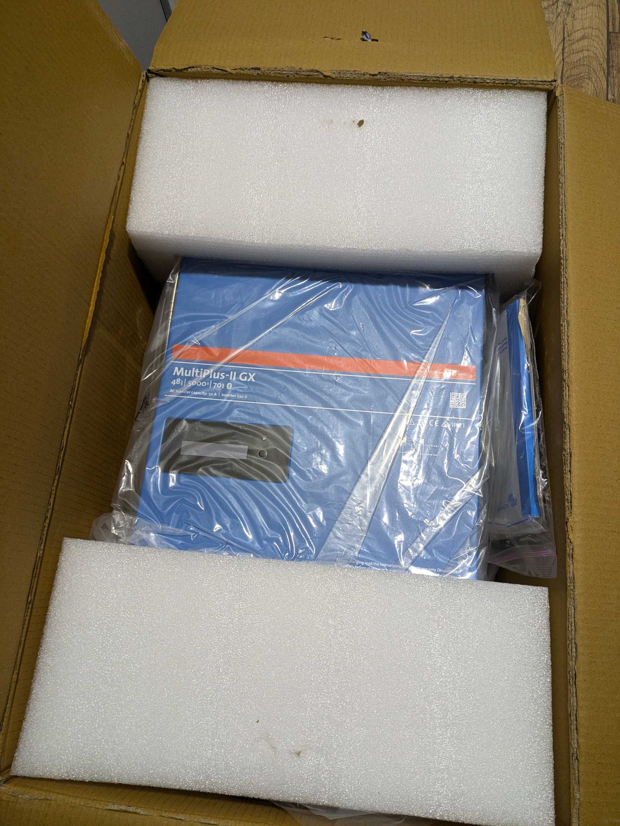 Victron Energy MultiPlus-II GX 48/5000/70-50 [гібридний інвертор]