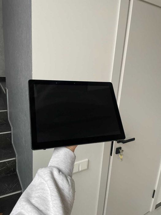 Планшет Dell Latitude 5290 — пристрій для навчання та подорожей