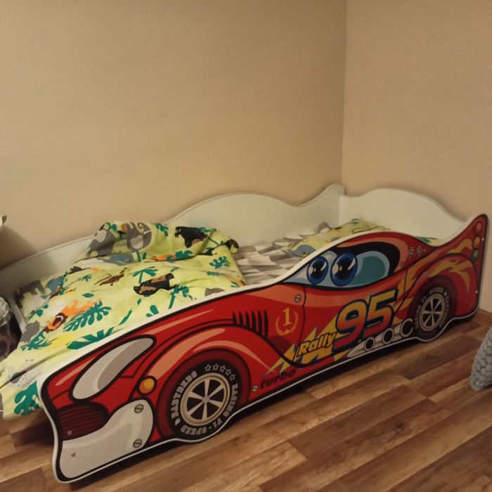 Łóżko łóżeczko dziecięce auto McQueen z materacem bdb