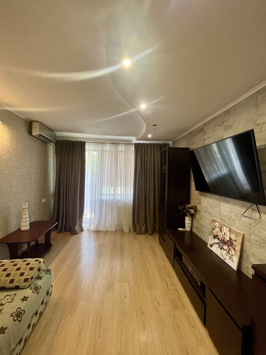 Центр! Оренда 2-х кімн.кв вул. Героїв України