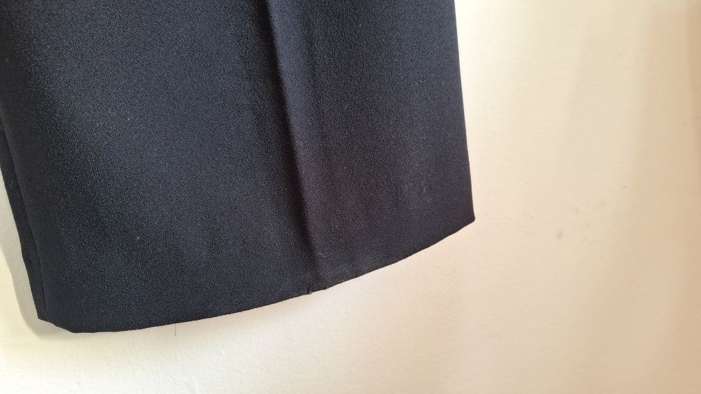 Calças Pretas de Corte Fluído ZARA

Tamanho S

Usadas umas 5 vezes

Al