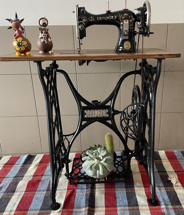 Máquina costura antiga alemã, Gritzner, restaurada