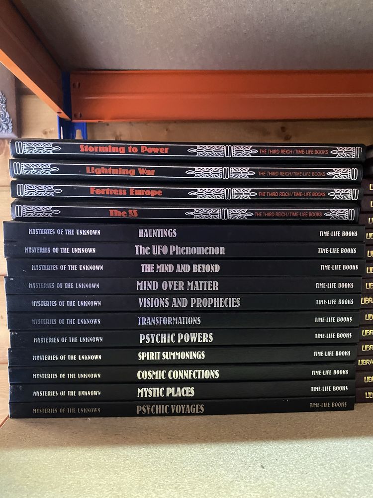 Coleção de livros de capa rija