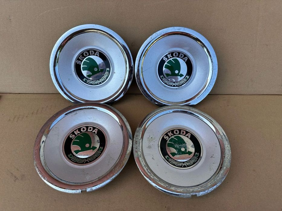 Dekielki emblematy Skoda / 1U0 601 149R / Komplet