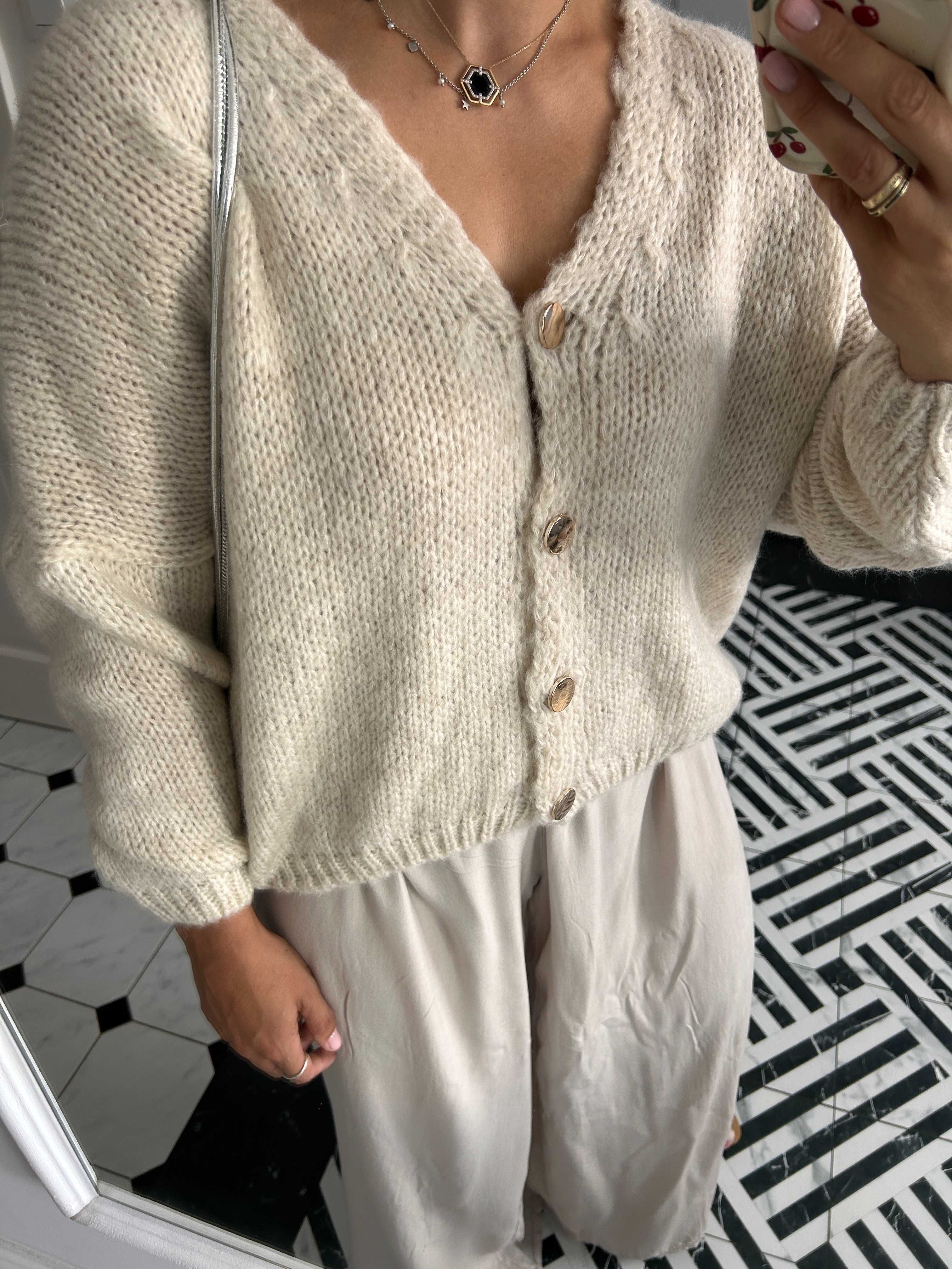 sweter Amelia z dekoracyjnymi guzikami