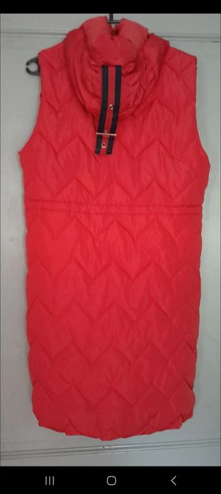 Czerwona, długa, pikowana kamizelka z kapturem, rozmiar  42 44