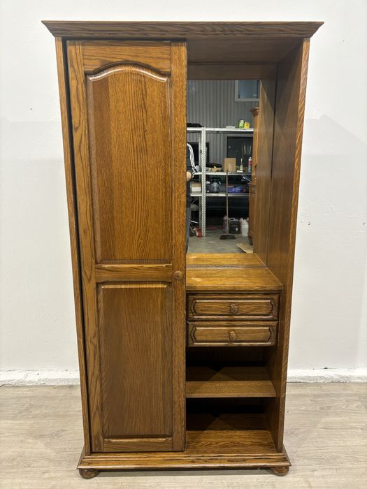 Garderoba do przedpokoju z lustrem i wieszakami