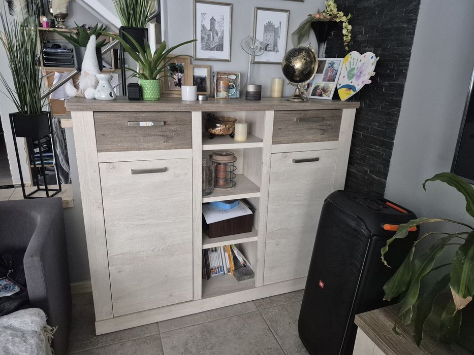 Meble do salonu , stół z krzesłami