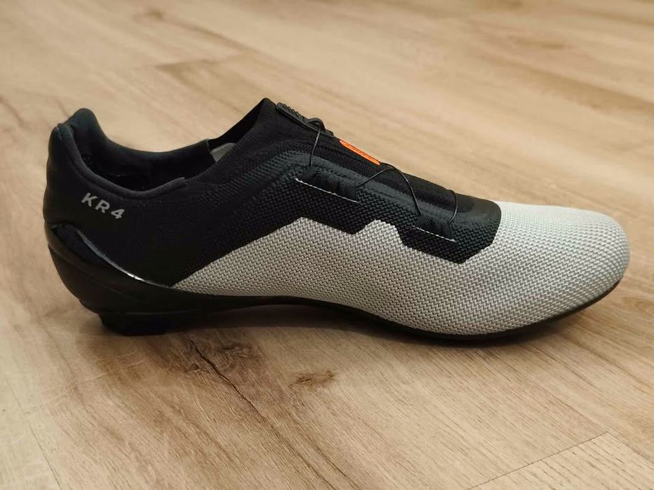 Sapatos de estrada DMT KR4