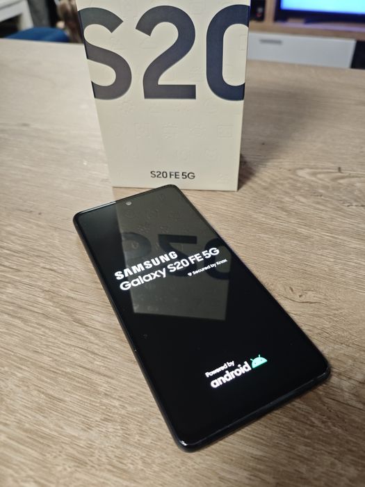 Samsung S20 FE 5G 8/256GB stan idealny + gratis