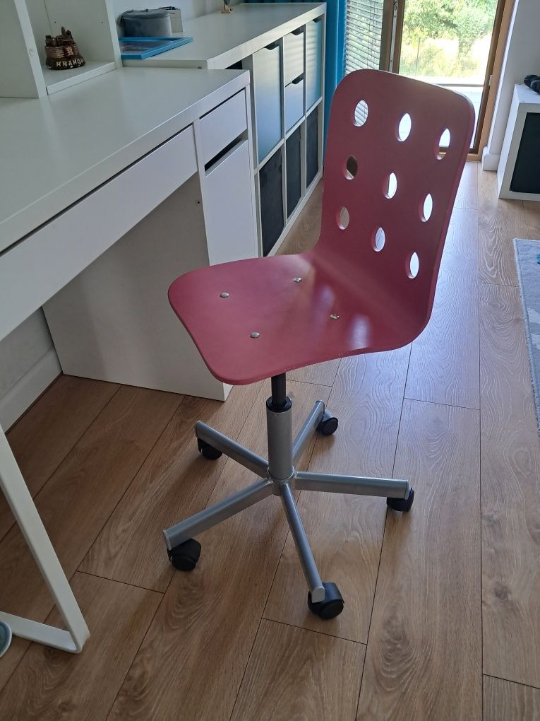 Krzesełko drewniane obrotowe Ikea - różowe