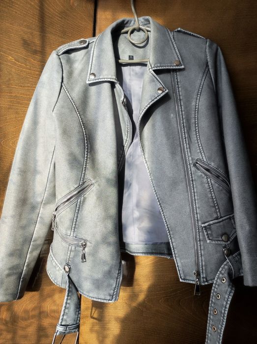 Кожана курточка .