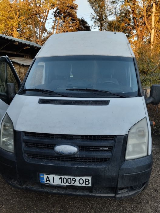 Машина Форд транзит