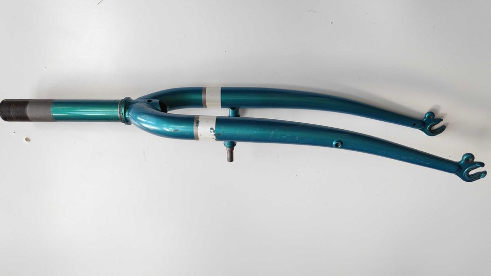 Sztywny widelec stalowy 28" Corratec 1 1/8" 15,2 cm gwintowany  947g