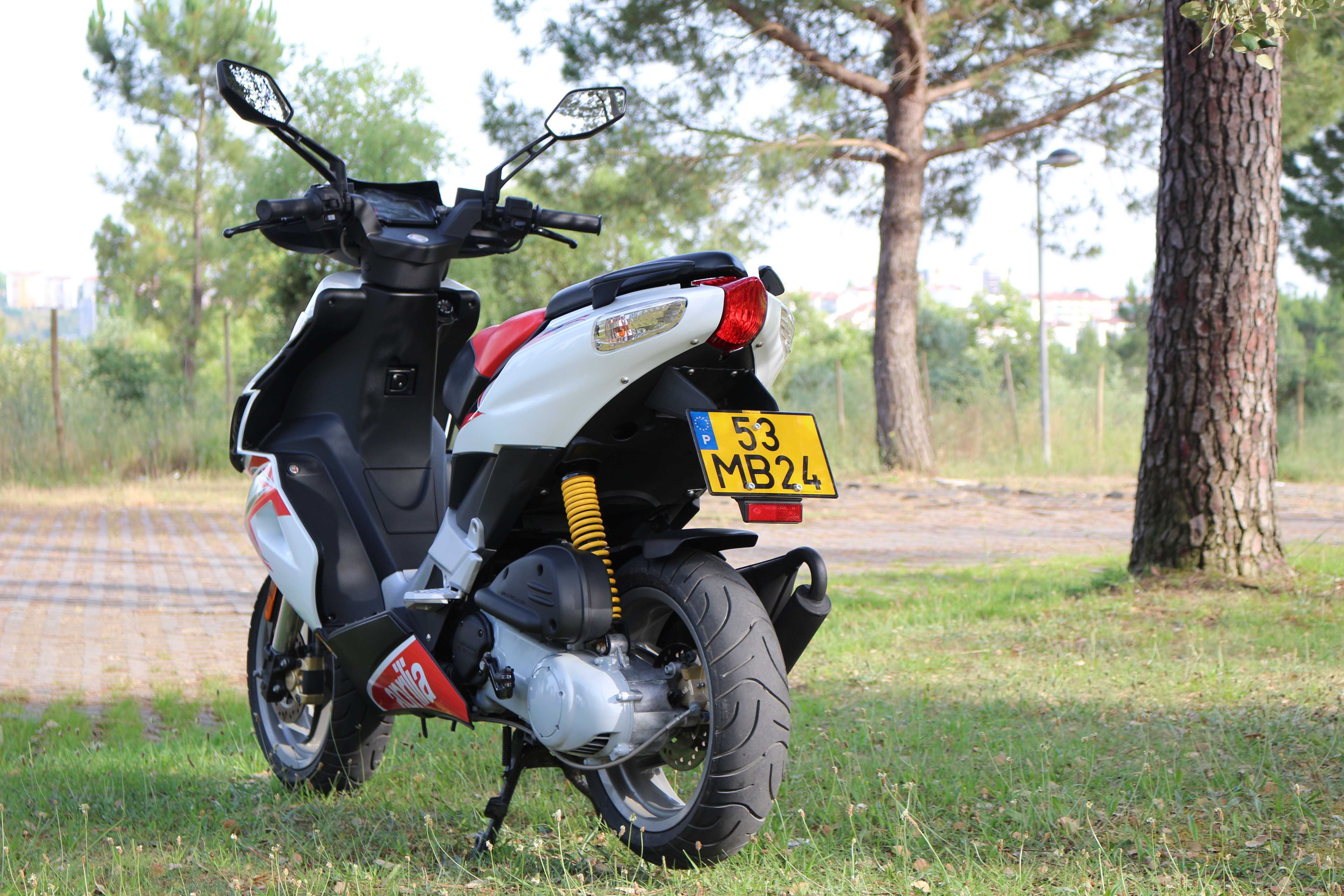 Scooter Aprilia SR 50cc 2 Tempos 3000km 2011