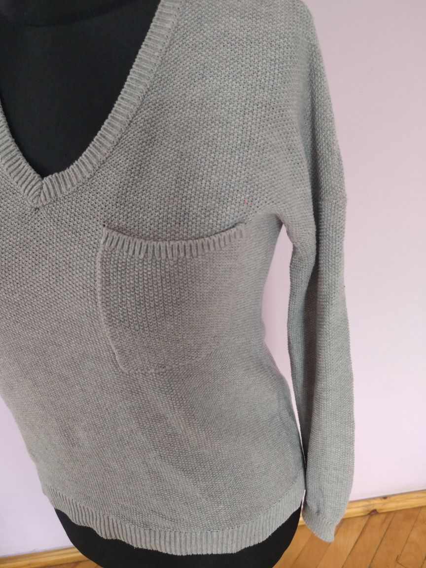 Sweter damski Mohito szary S z kieszonką na piersi