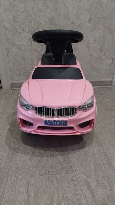 Машинка толокар в чудовому стані