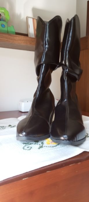 Botas pretas senhora