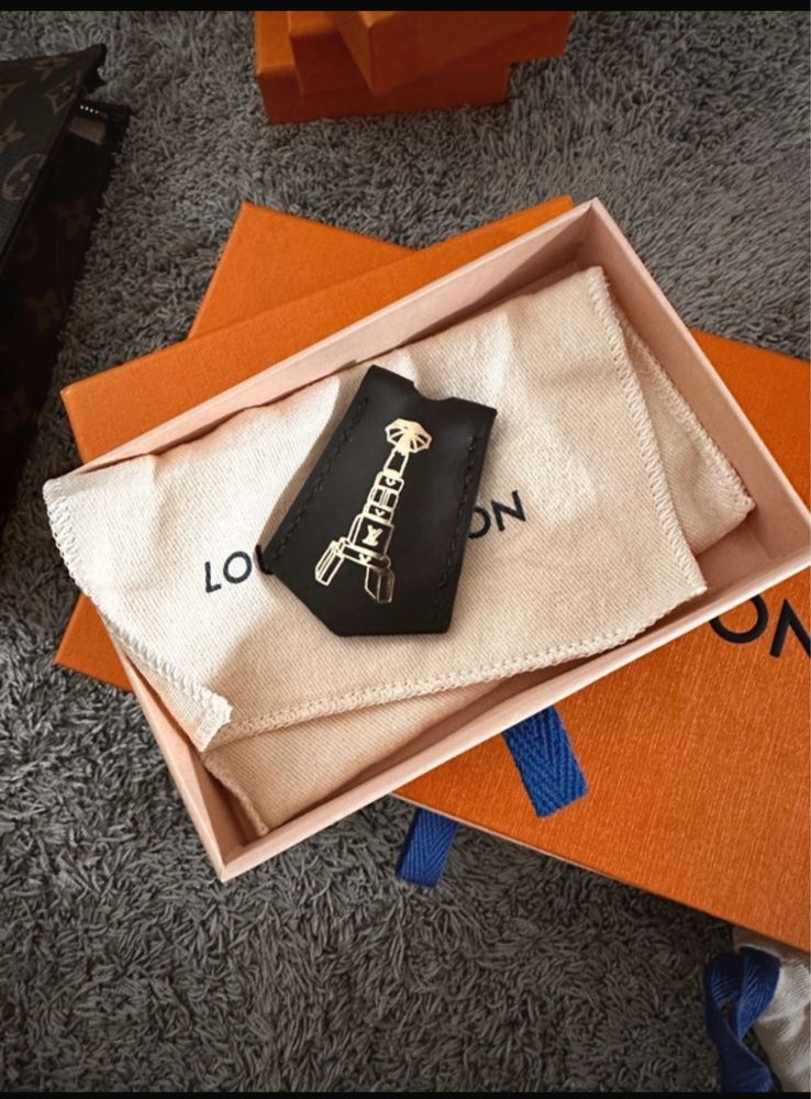 Louis Vuitton zawieszka do Alma bb