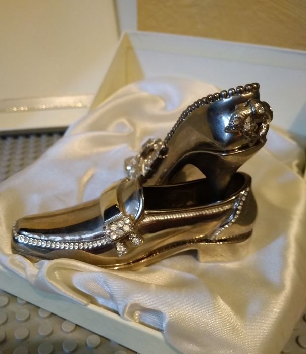 Миниатюрная пара туфелек Romeo /Juliette с кристаллами Сваровски.