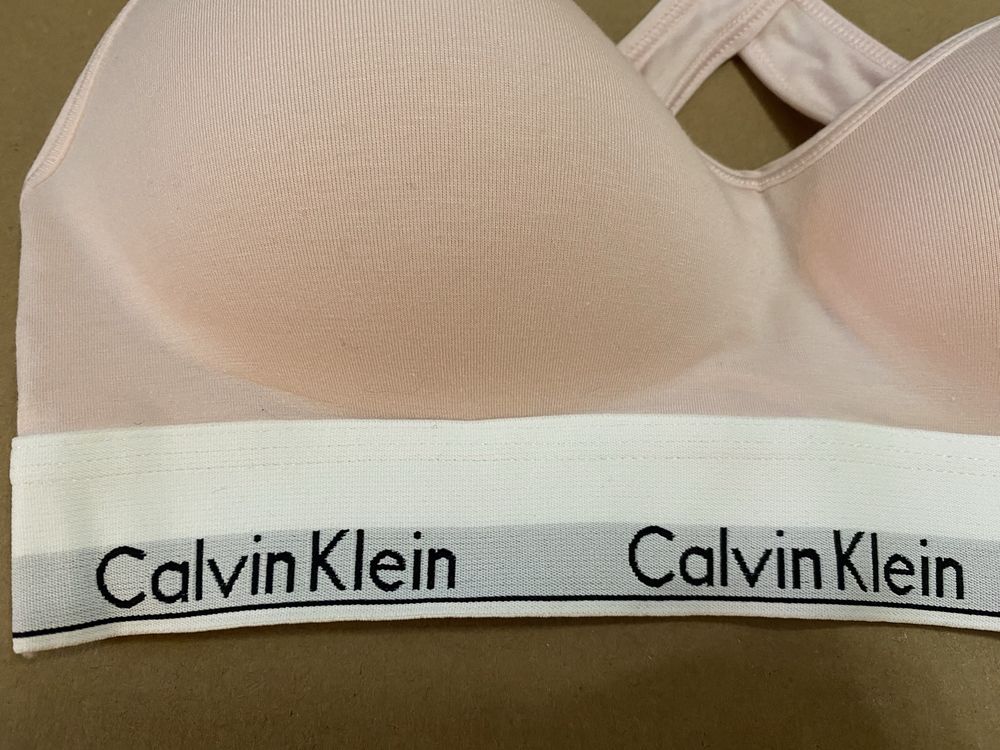 Komplet bielizny Calvin Klein stanik figi pudrowy róż M XS