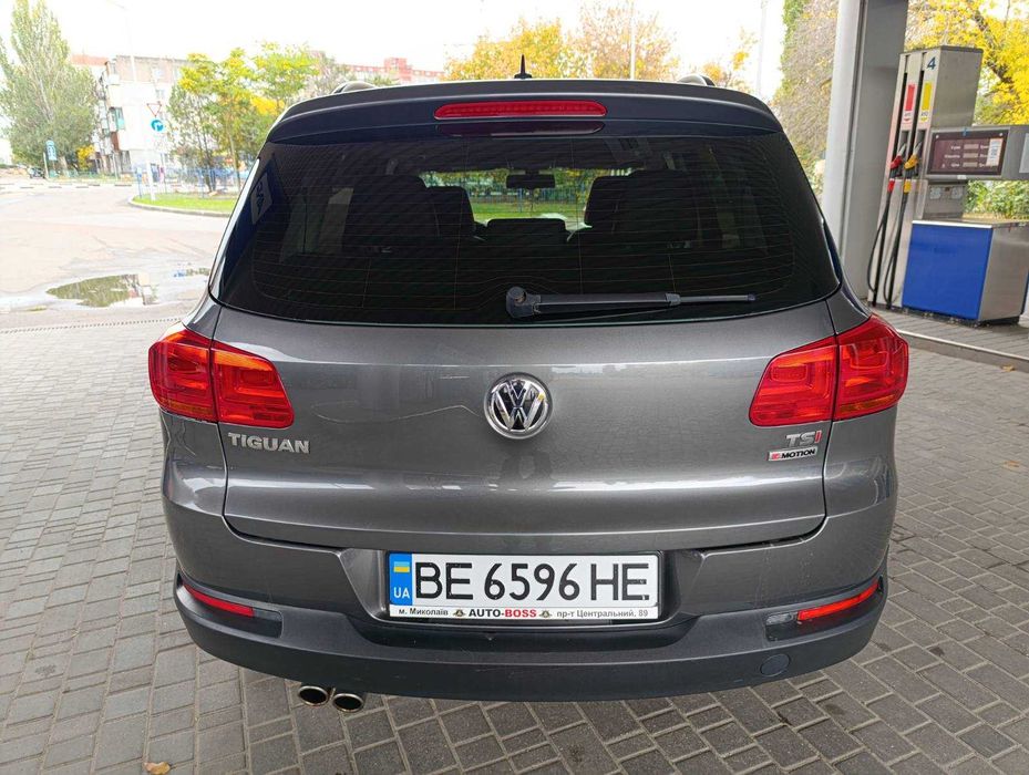Volkswagen Tiguan 2016 року 2.0 л./бензин