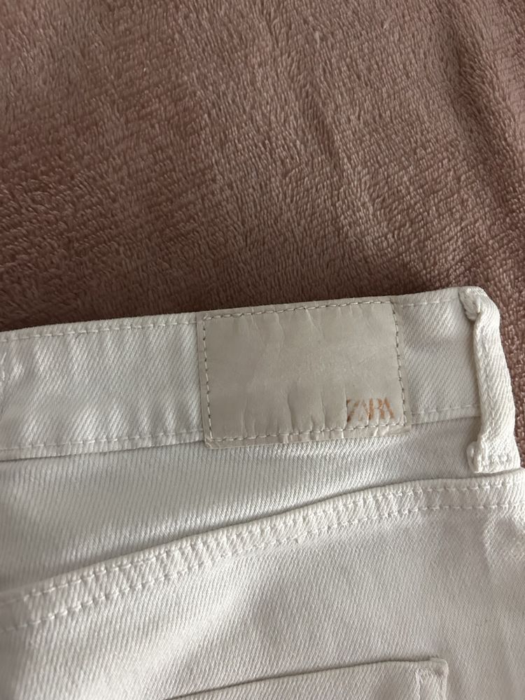 Calça branca zara