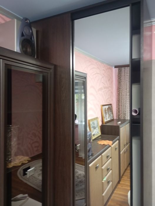 Продається дві кімнати у гуртожитку