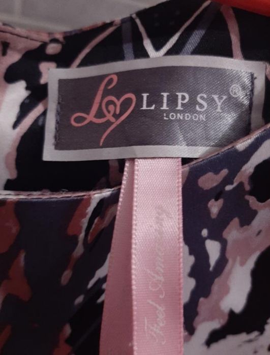 Нарядна брендова яскрава абстрактна рожева міні сукня плаття від Lipsy