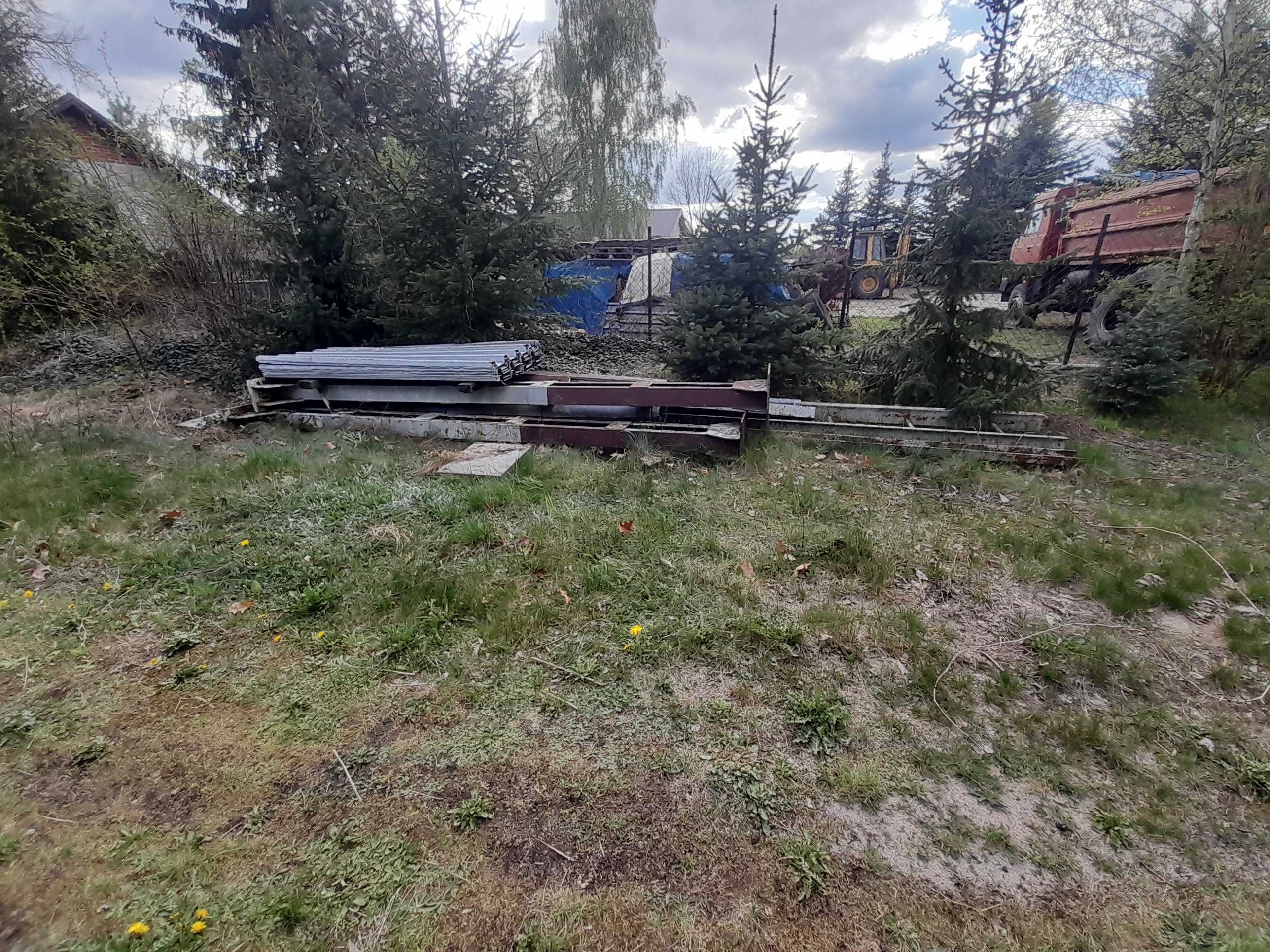Wiata stalowa ze stacji paliw, blacha trapezowa ocynkowana