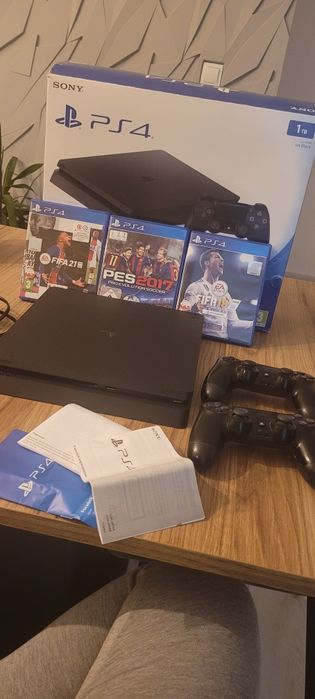 PS4 Slim 1T 2 pady 3 gry ideał! PlayStation4