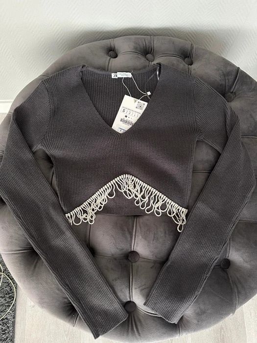 Crop top prążkowany zara biżuteryjne zdobienie