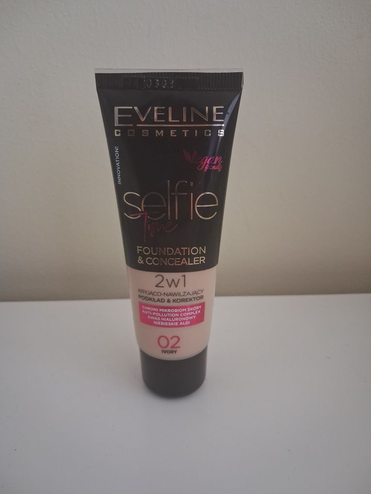 Nowy podklad eveline cosmetics selfie project odcień 02 ivory