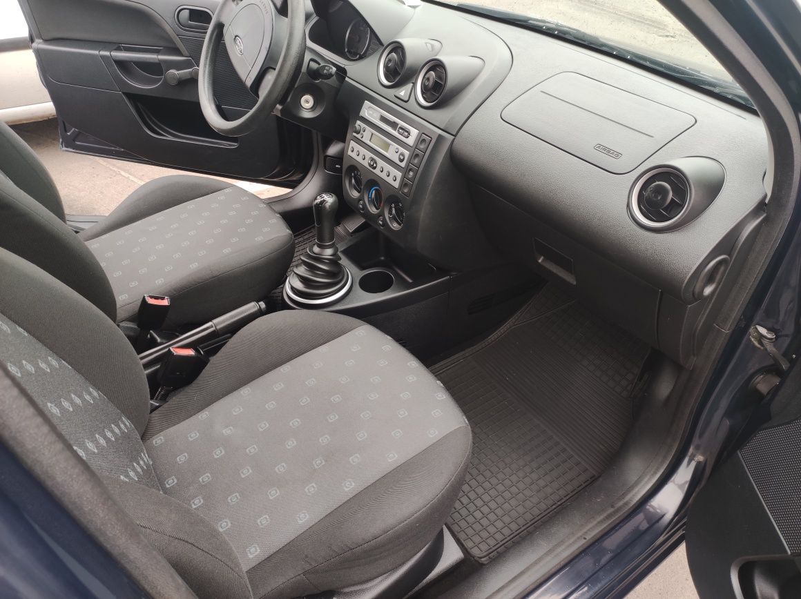 Ford fiesta 1.3 бензин 2005