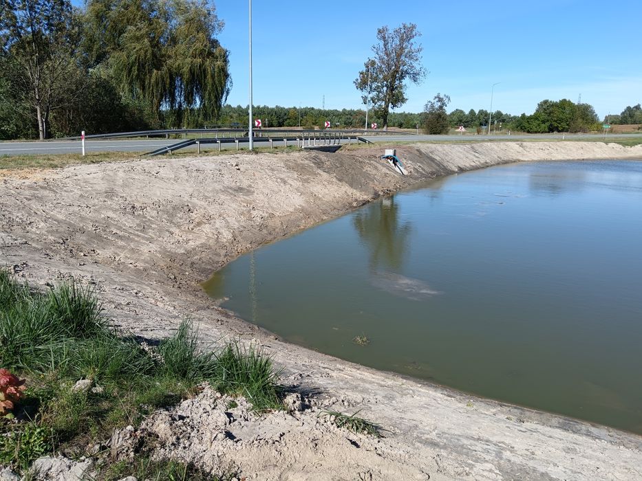 Kopanie i czyszczenie stawów, wyburzenia, korytowanie dróg