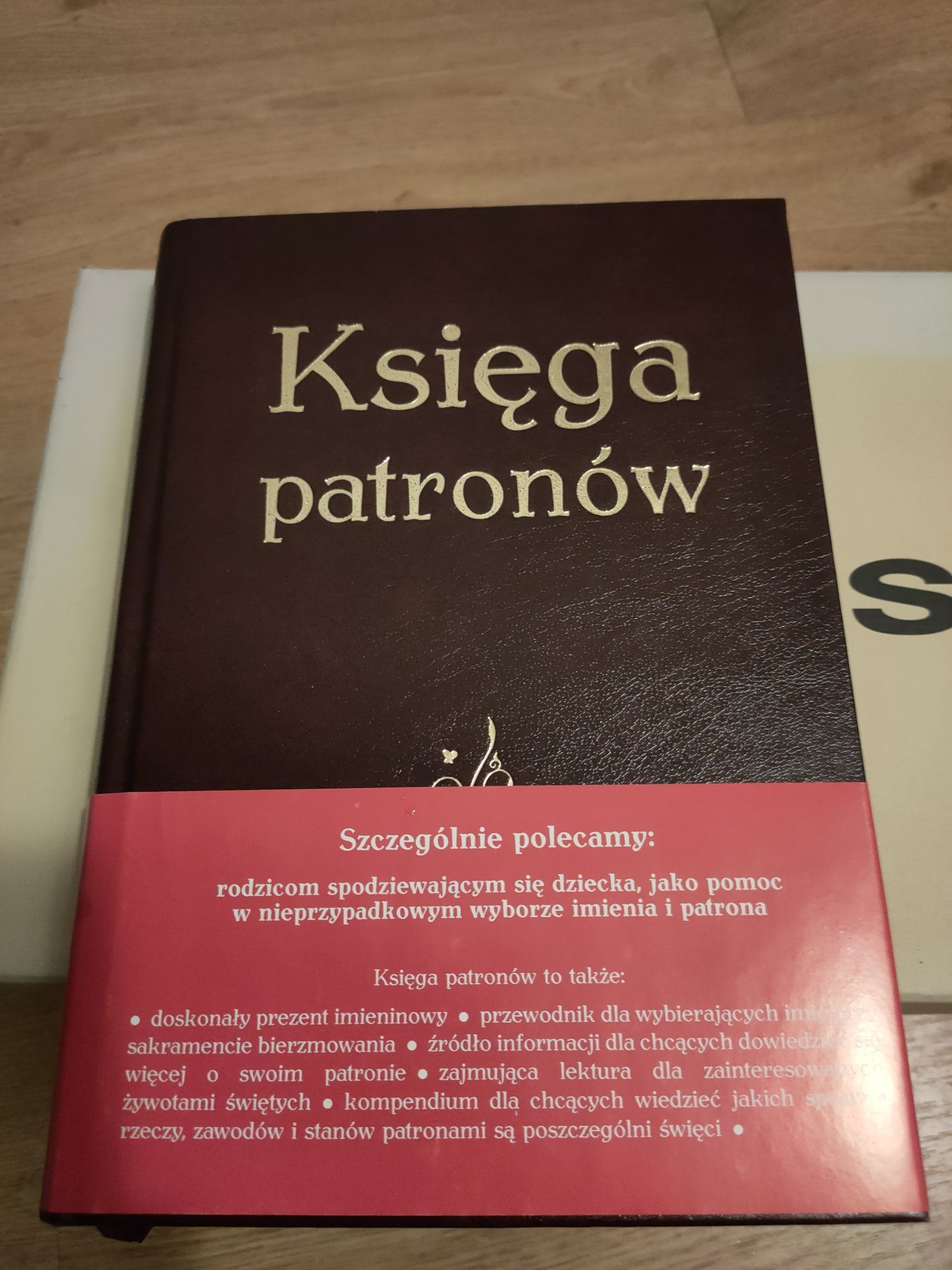 Księga patronów na prezent ludzi spodziewających się dziecka