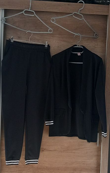 Komplet damski z marynarką