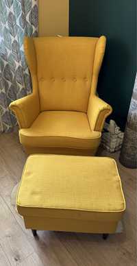 Żółty fotel STRANDMON wraz z podnóżkiem