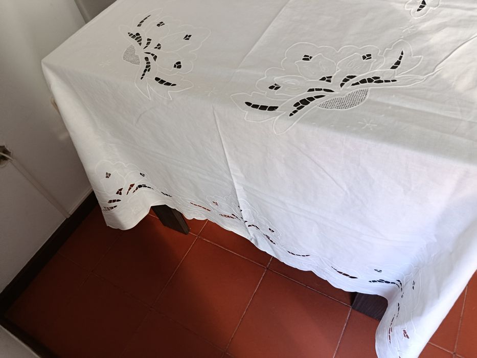 Toalha branca bordada