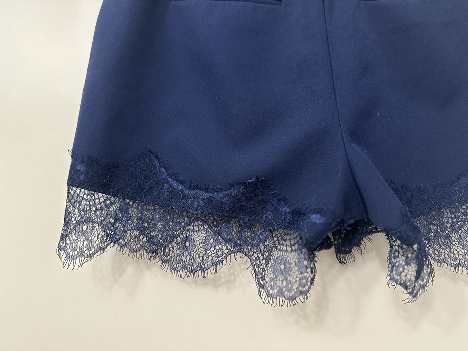 Eleganckie szorty z koronką