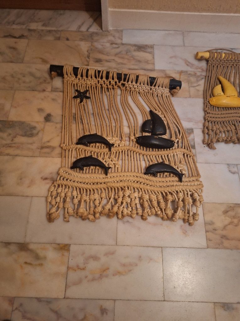 Painel de parede com alusao a peixes e barcos