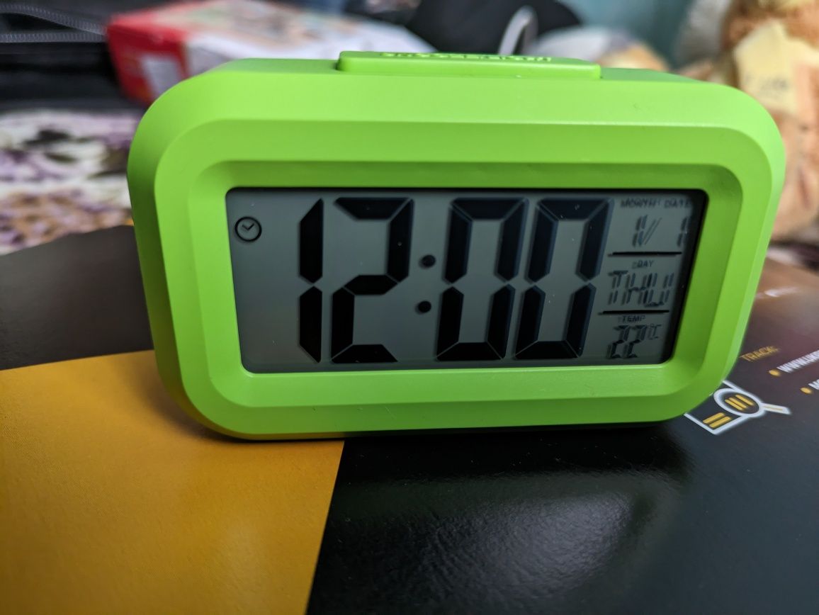 Електронний будильник годинник