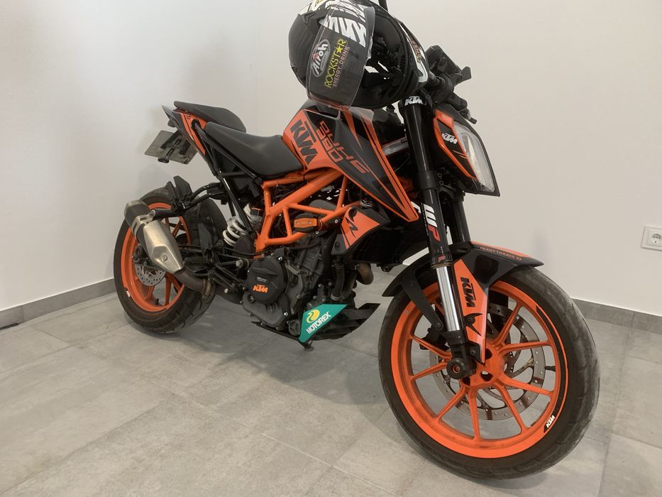 ktm duke 390.