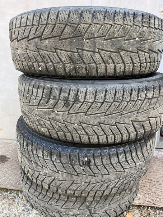 продам зимнюю резину 205/60/R16