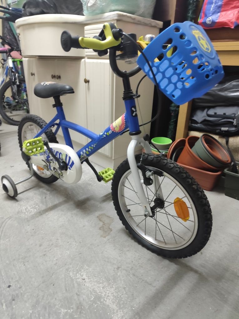 Bicicleta azul roda 12 com cestinho