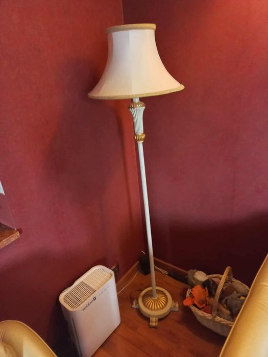 Elegancka lampa podłogowa