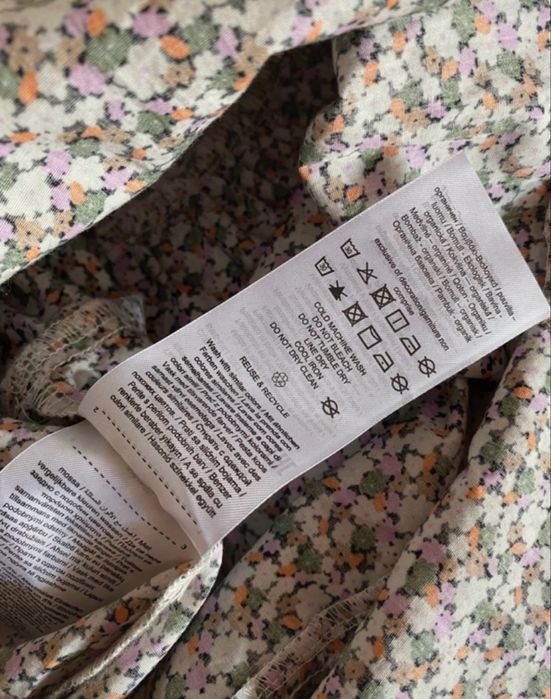 Dziewczęca luźna sukienka w kwiatuszki z organicznej bawełny