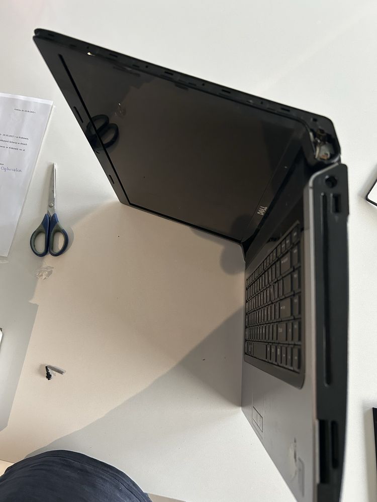 Laptop dell studio 1558, 15,4 uszkodzony