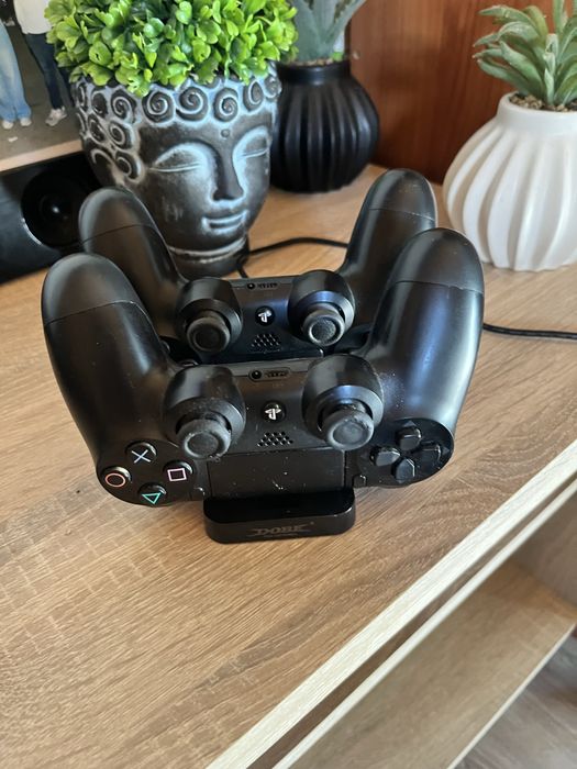 Vendo ps4 500gb como nova completa com 5 jogos